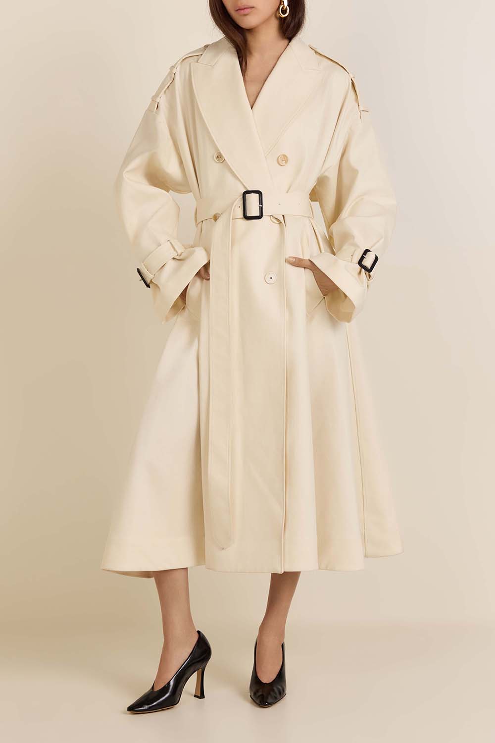 תמונת דוגמן קידמית של מעיל טרנץ' ארוך