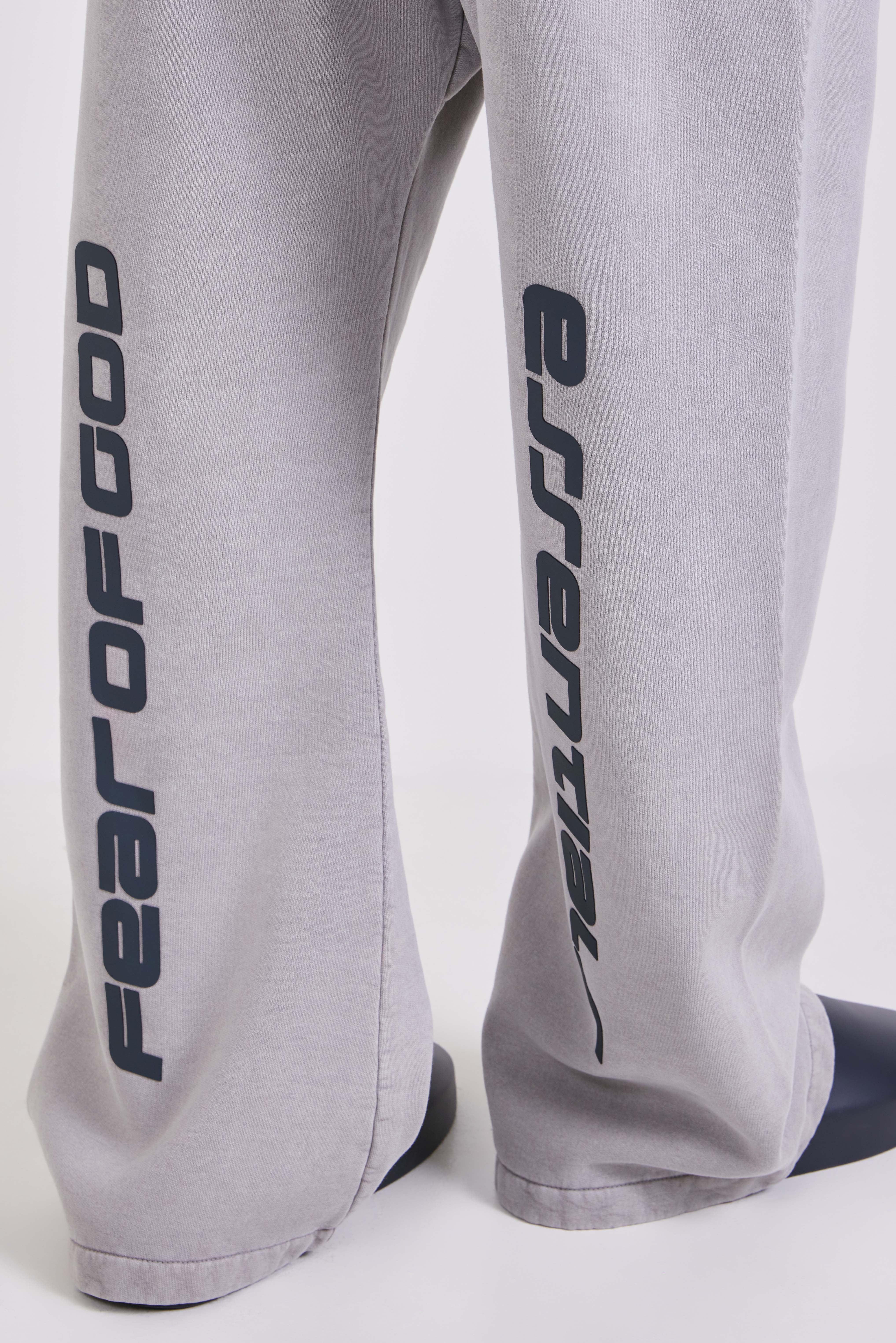 תמונת תקריב דוגמן של מכנסי ג'וגר בגזרה רחבה