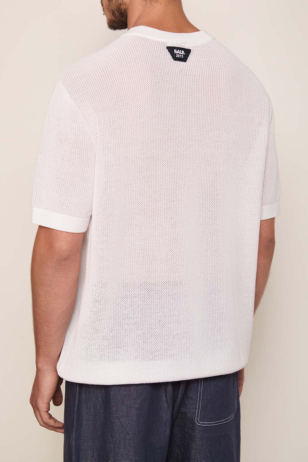 תמונת דוגמן אחורית של חולצת טי