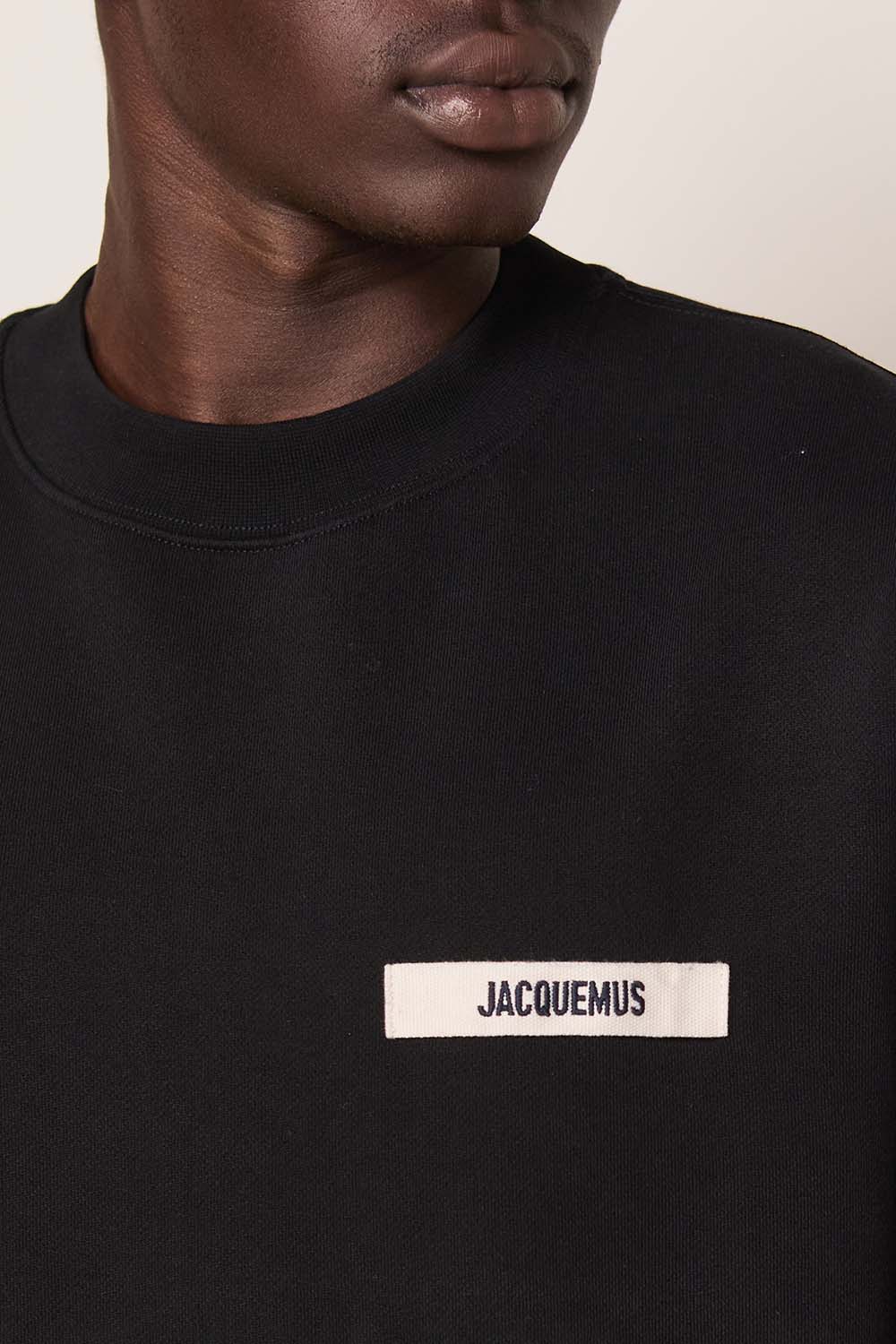 תמונת דוגמן אחורית של סווטשירט