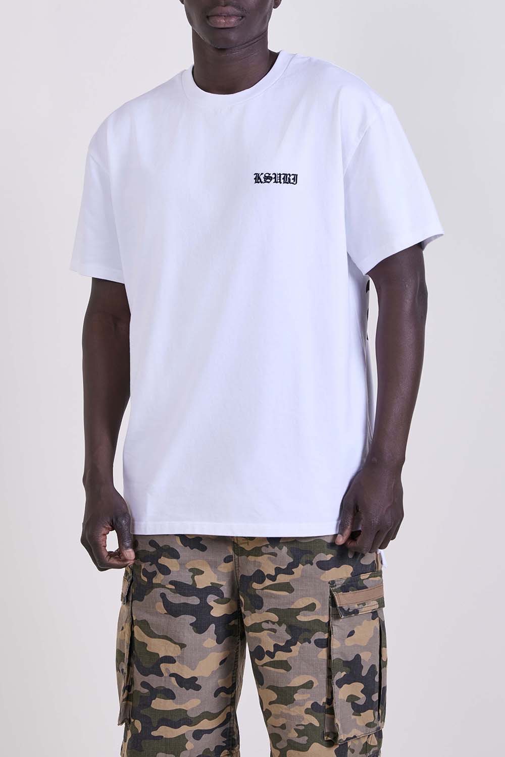 תמונת דוגמן קידמית של חולצת טי אוברסייז