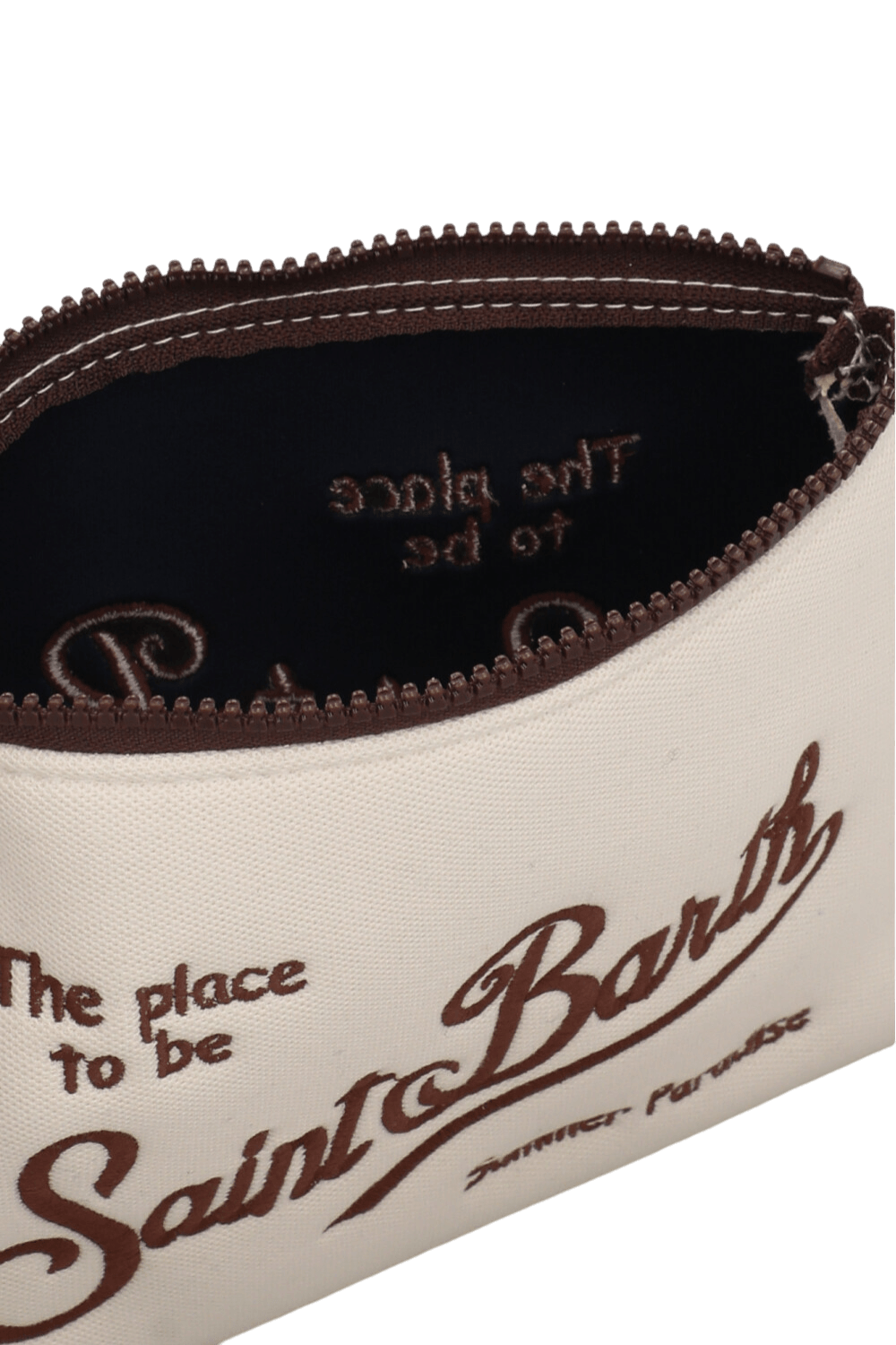 תמונת תקריב של תיק קלאץ&rsquo; אלין