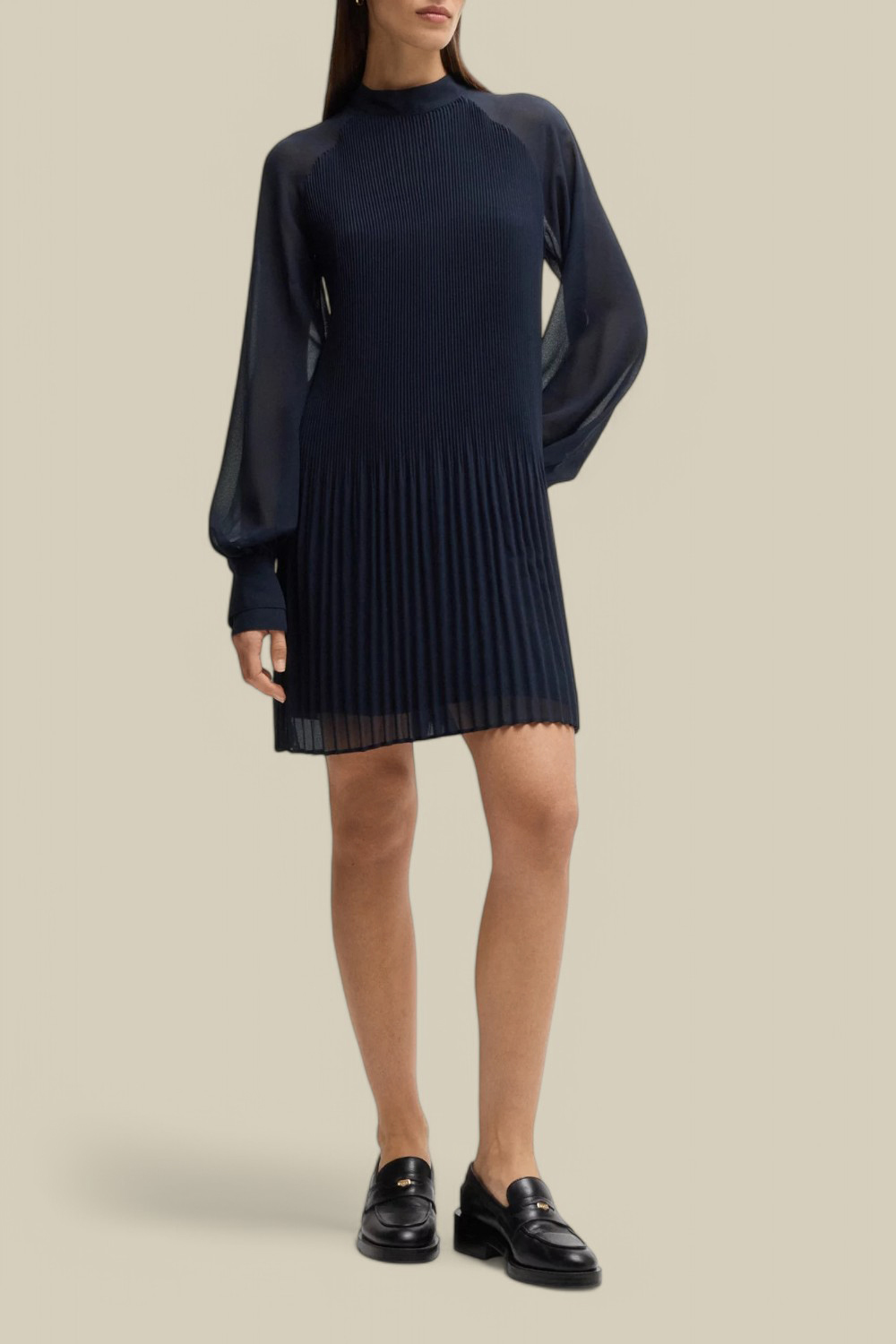 תמונת דוגמן קידמית של שמלת מיני פליסה