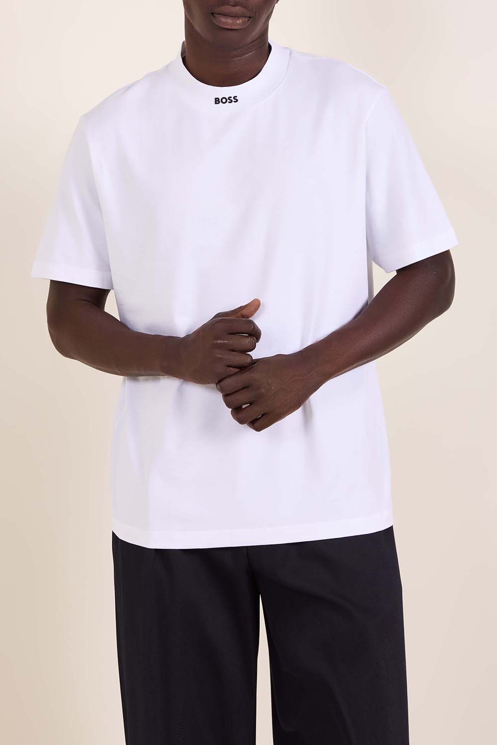 תמונת דוגמן קידמית של חולצת טי