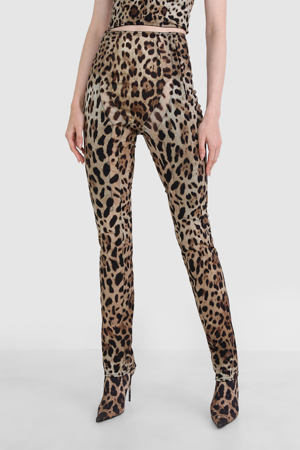 תמונת דוגמן קידמית של מכנסיים ארוכים מנומרים