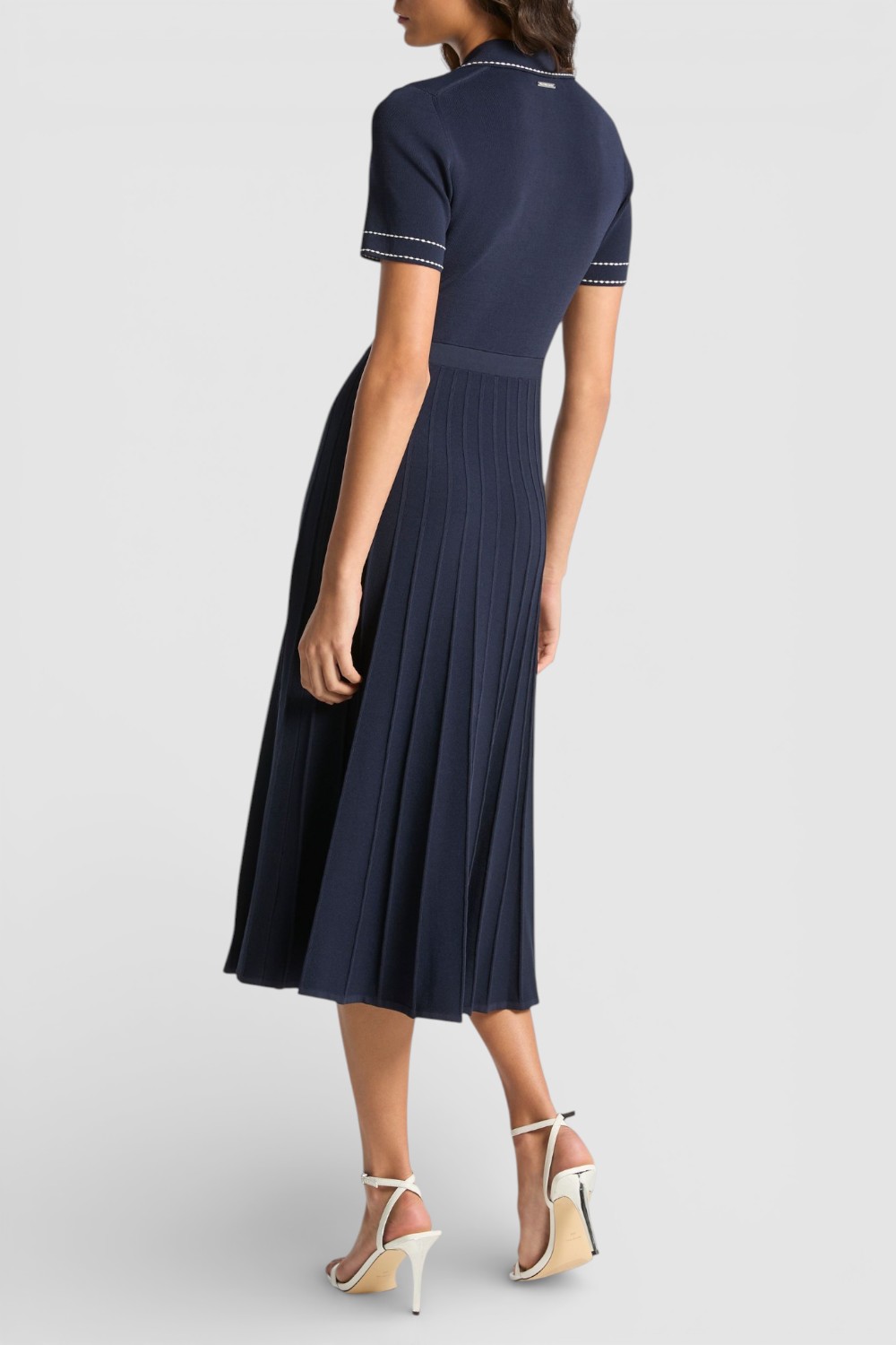 תמונת דוגמן אחורית של שמלת מידי