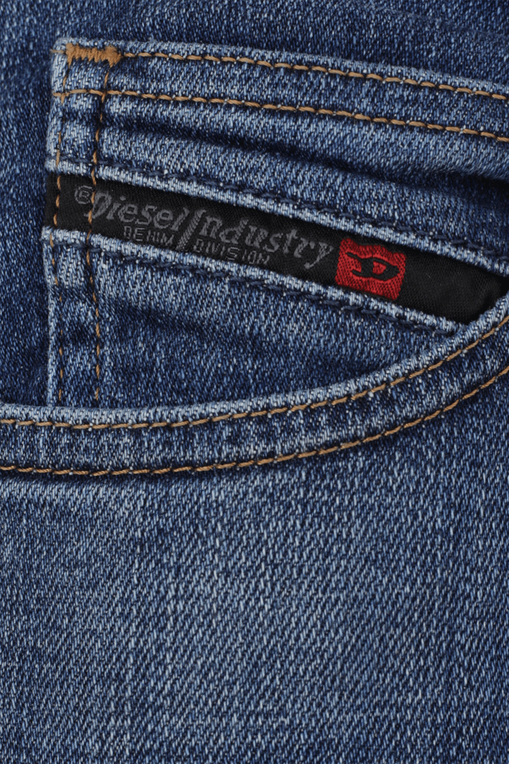 תמונה אחורית של Babhila Slim Jeans in Mid Blue