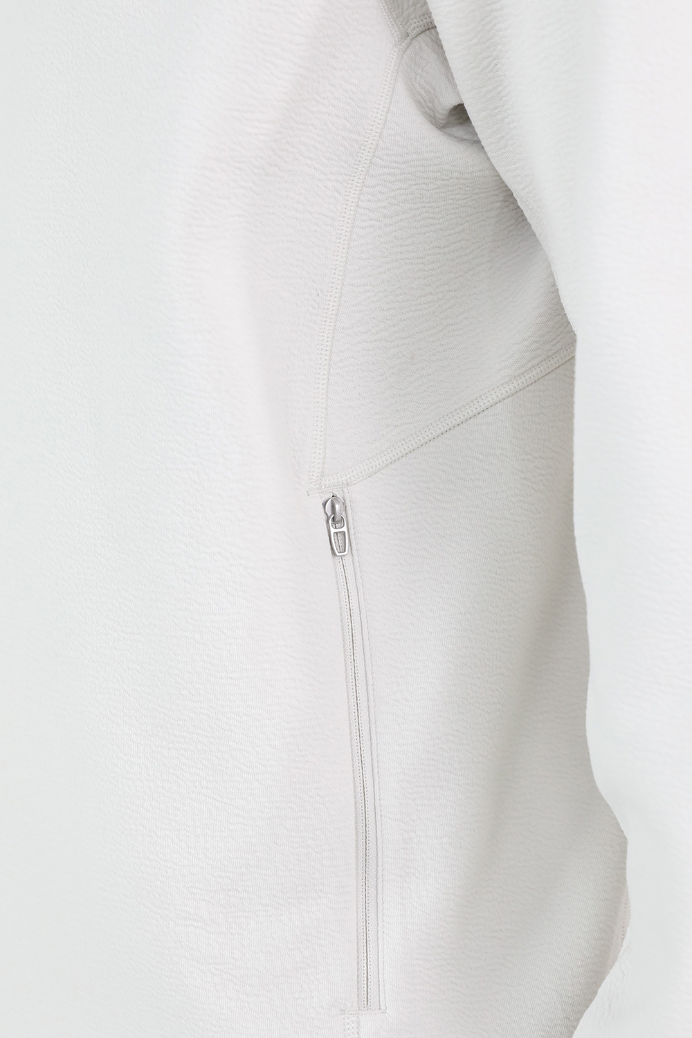 תמונת תקריב דוגמן של Textured Spacer Pullover Hoodie