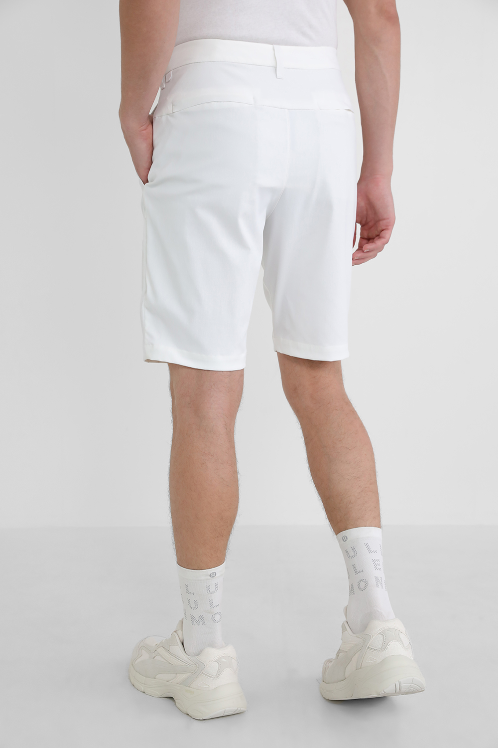 תמונת דוגמן אחורית של Commission Golf Short 10