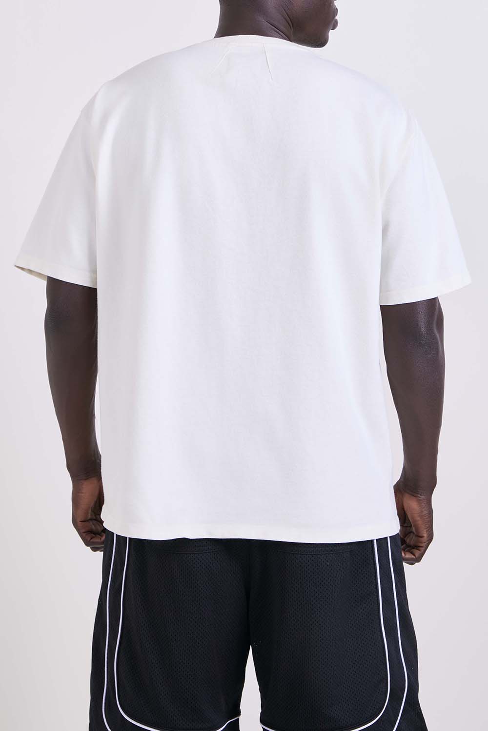 תמונת דוגמן אחורית של חולצת טי