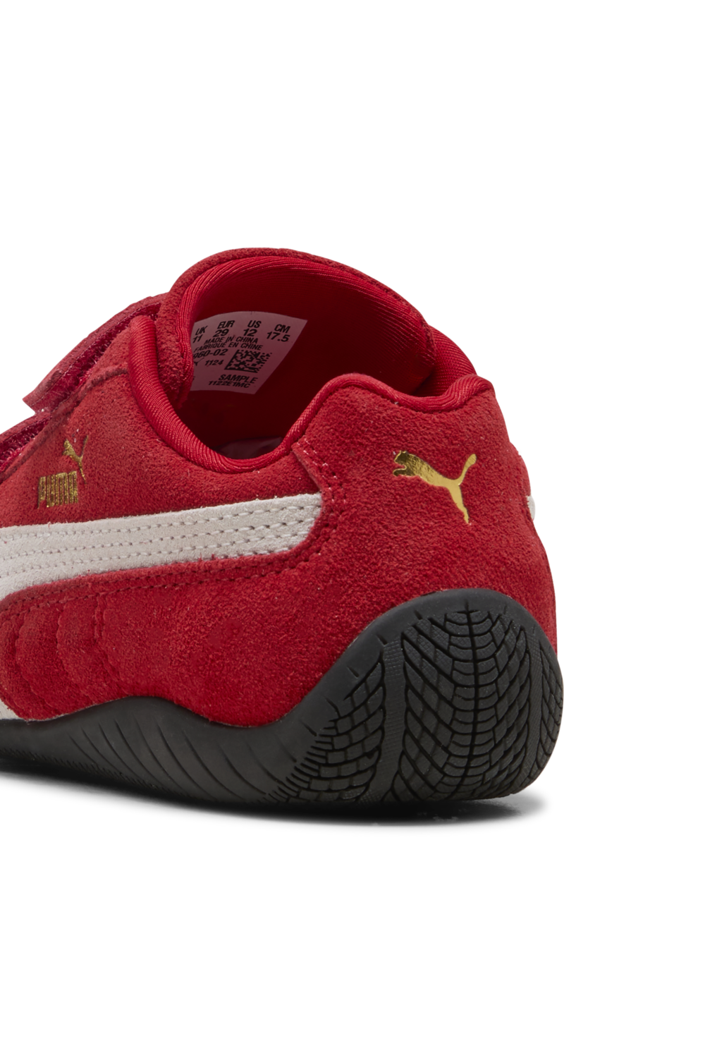 תמונת פנים של נעלי סניקרס