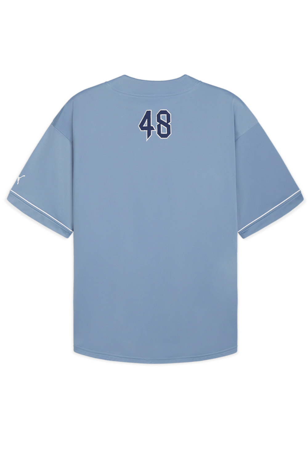 תמונה אחורית של חולצת כפתורים אוברסייז