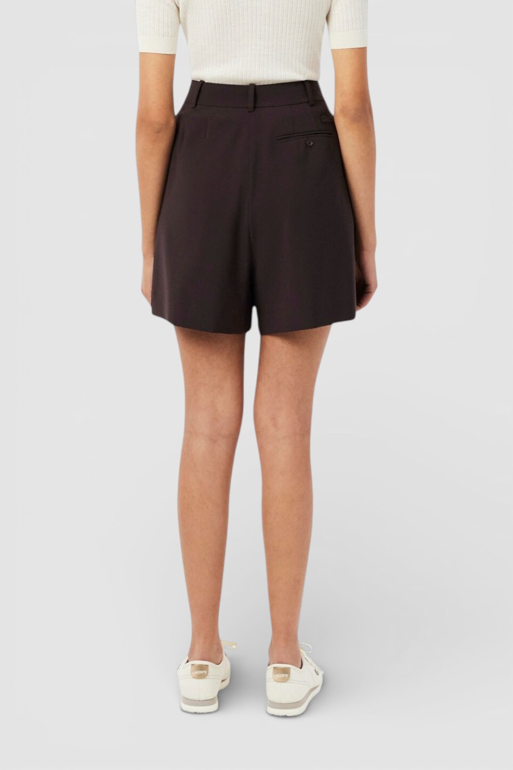 תמונת דוגמן אחורית של מכנסיים קצרים