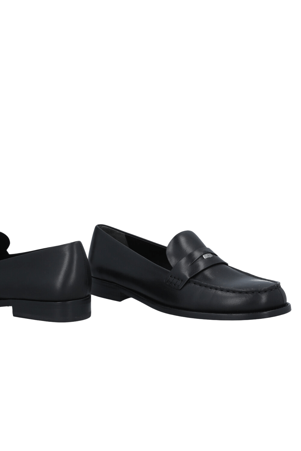 תמונת תקריב של נעלי מוקסינים