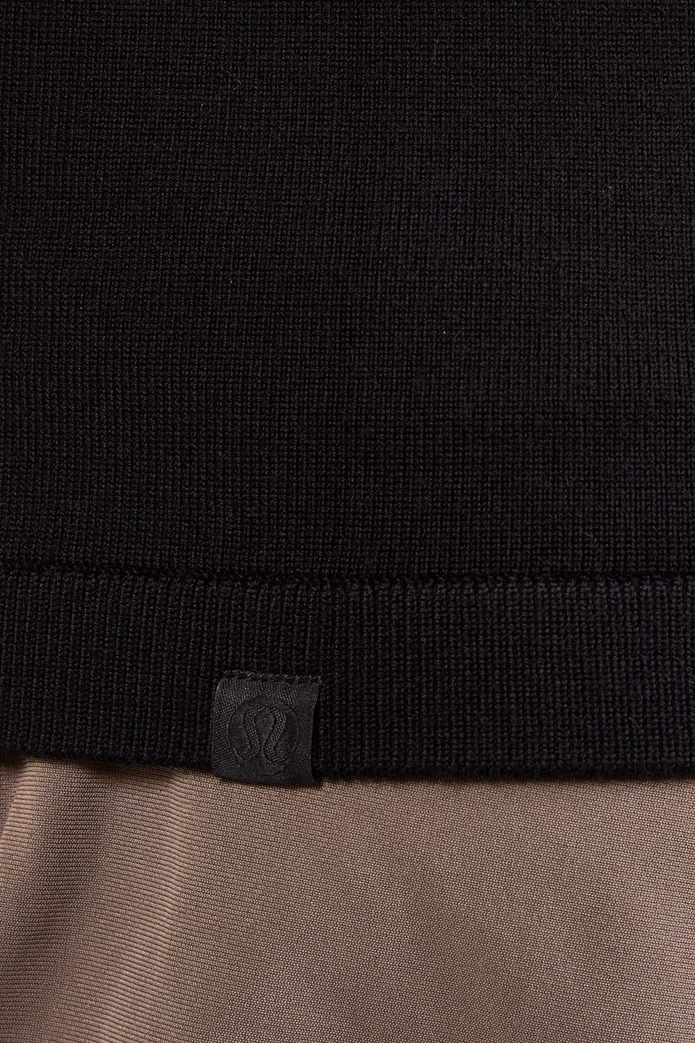 תמונת תקריב דוגמן של New Venture Short-Sleeve Knit Polo Shirt