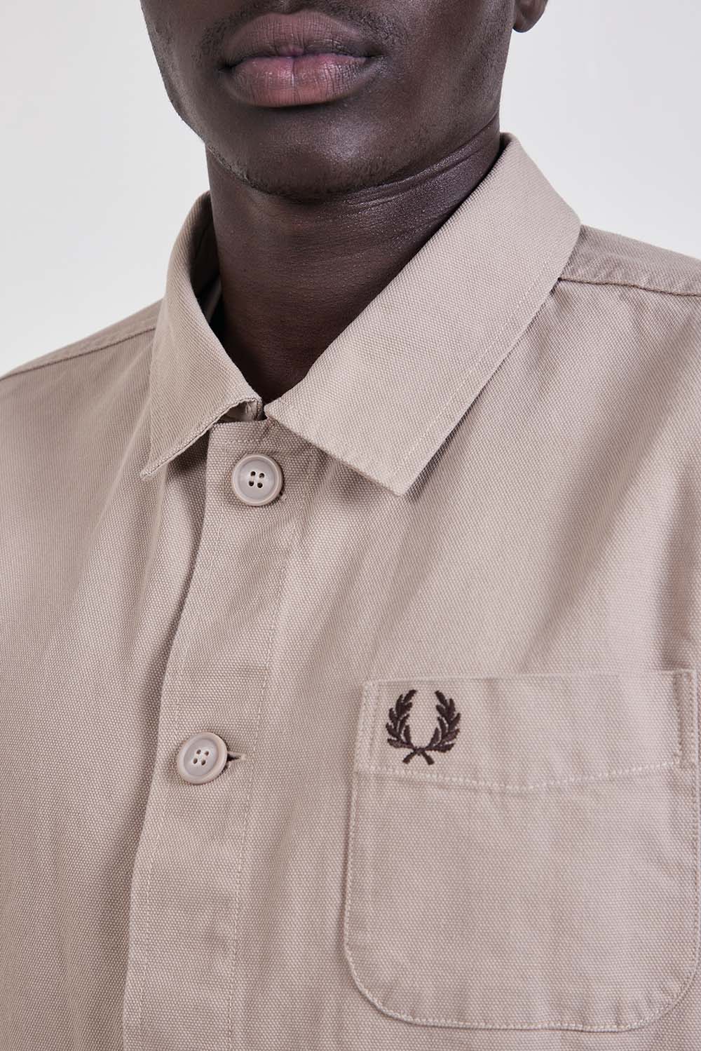 תמונת תקריב דוגמן של חולצת ז'קט אוברסייז