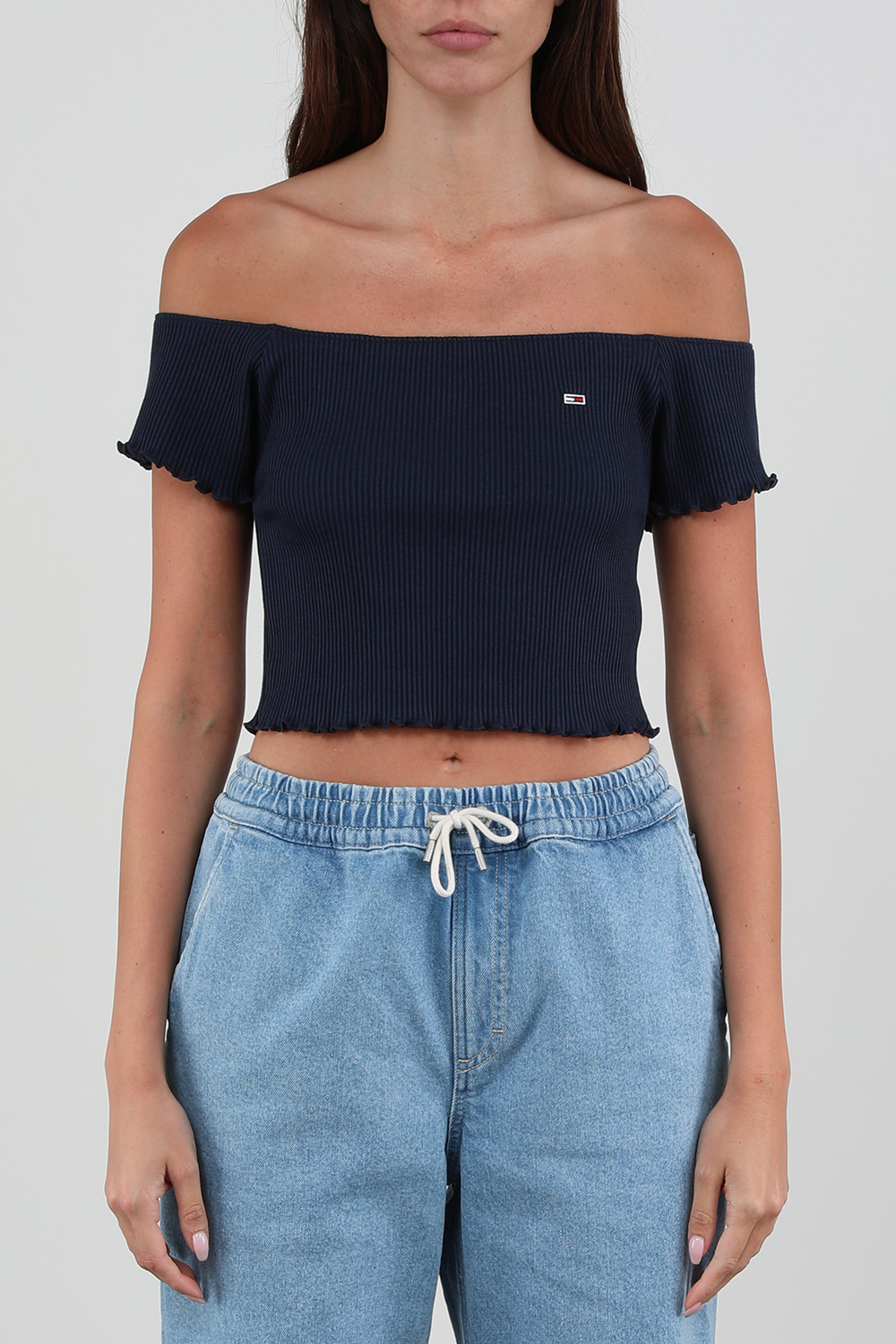 תמונת דוגמן קידמית של חולצה קצרה בסריגת ריב בגוון כחול נייבי