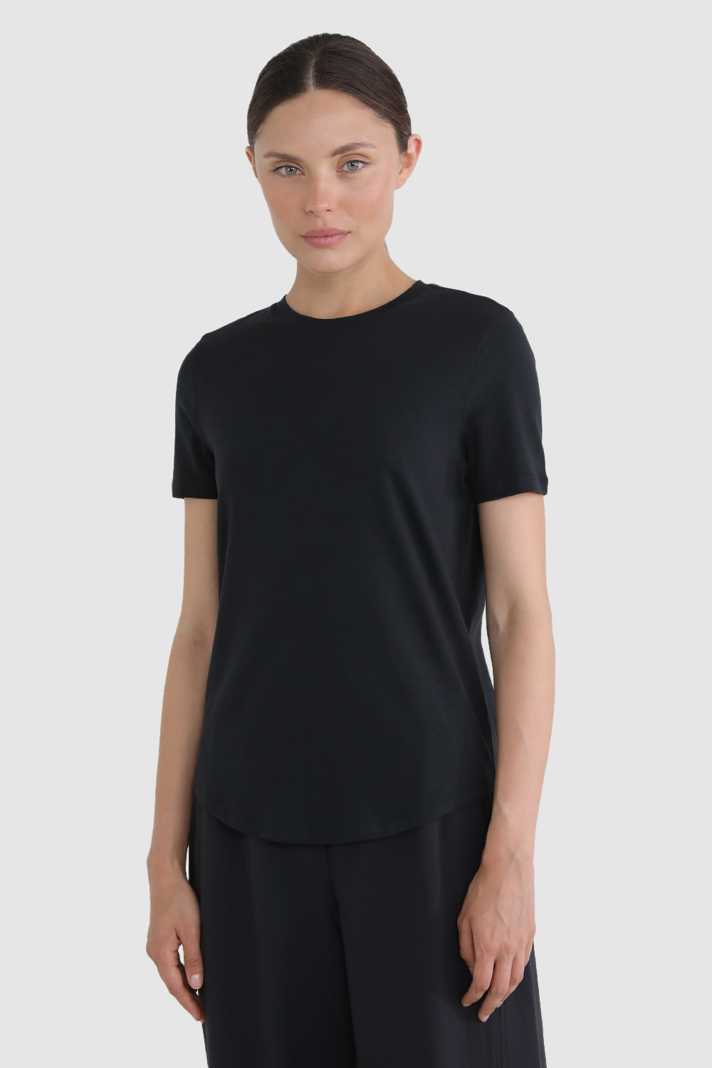 תמונת דוגמן קידמית של Love Crew Short Sleeve T-Shirt