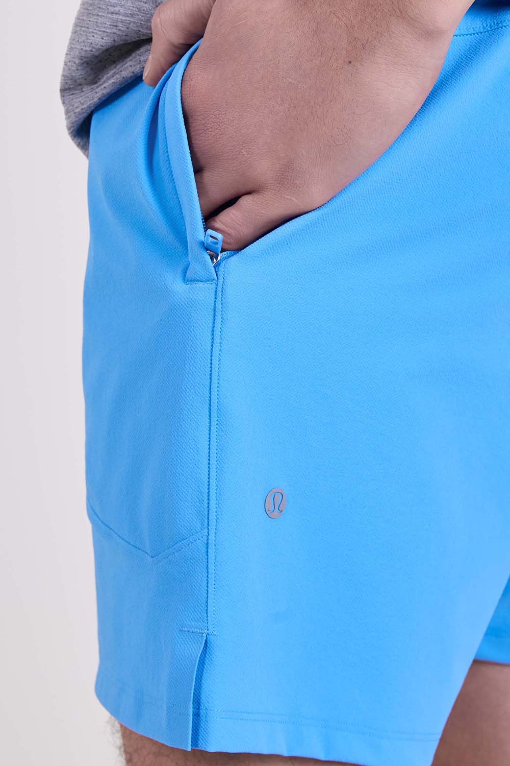 תמונת תקריב דוגמן של License to Train Lined Short 7