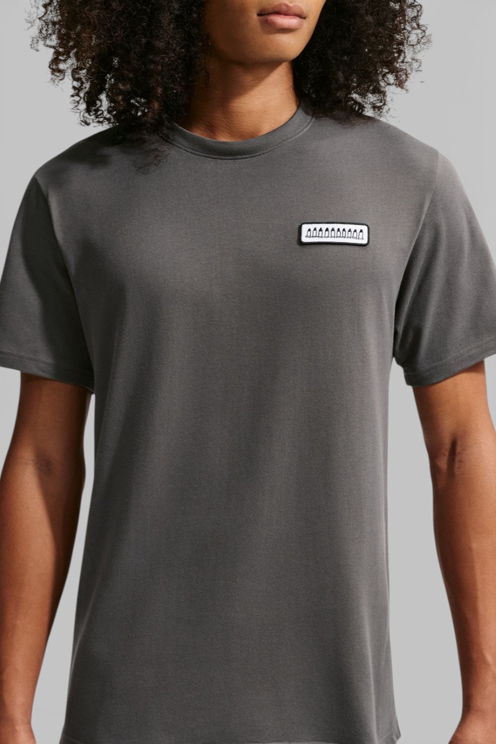 תמונת דוגמן קידמית של חולצת טי נייקי X טום סאקס