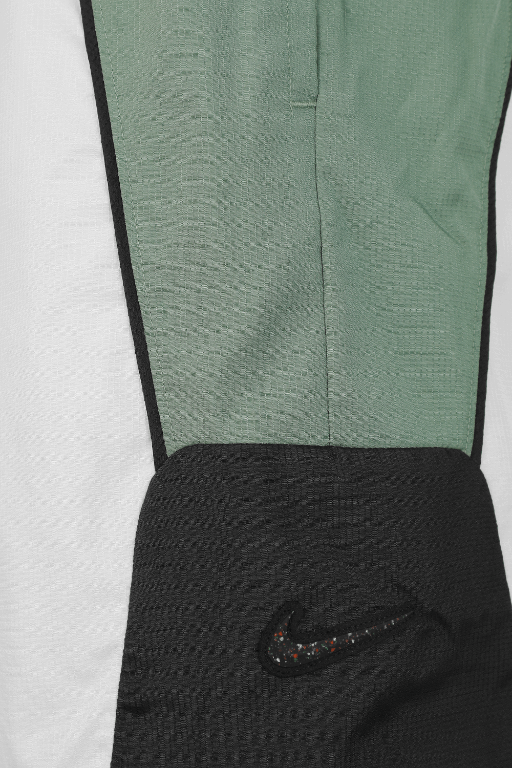 תמונה אחורית של Throwback Basketball Shorts in Multicolor