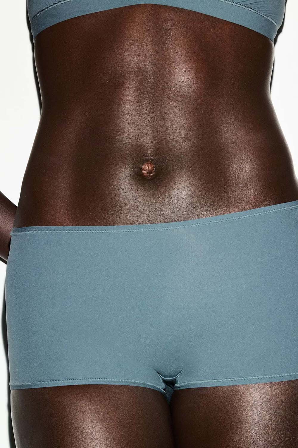 תמונת תקריב דוגמן של BOYSHORT