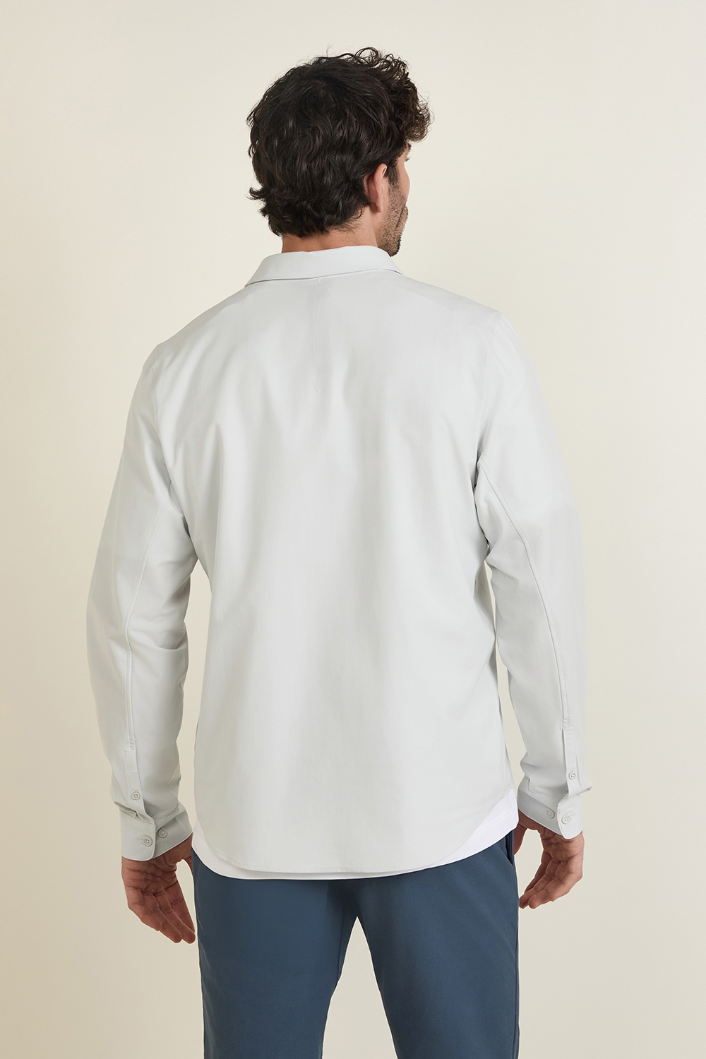 תמונת דוגמן אחורית של New Venture Classic-Fit Long-Sleeve Shirt
