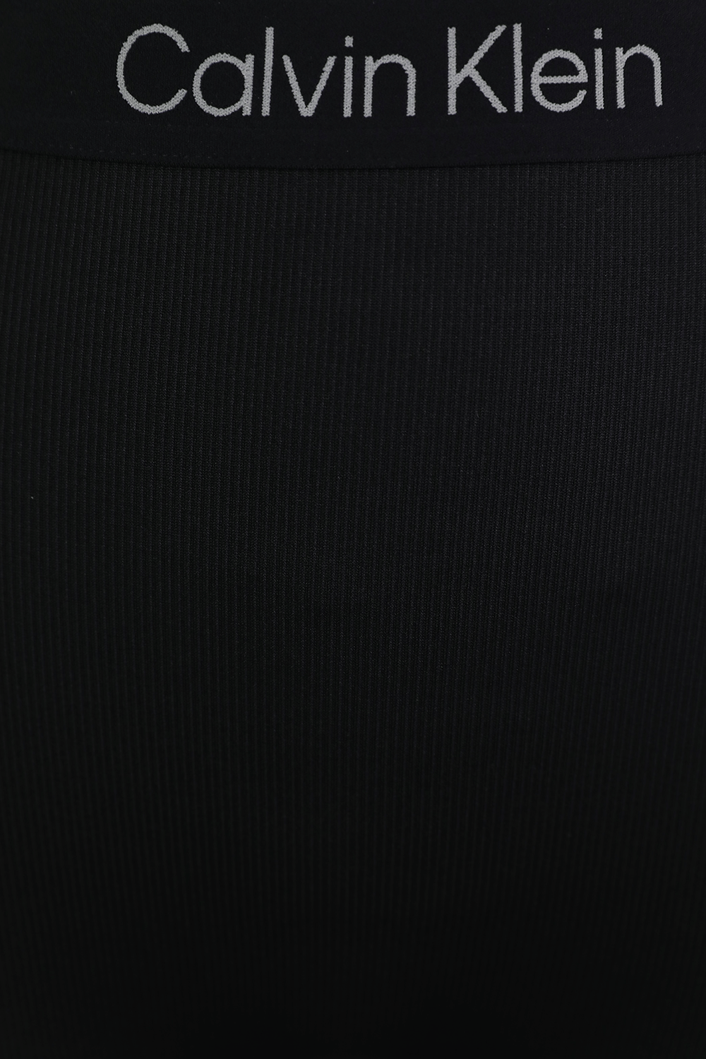 תמונה אחורית של מכנסי טייץ קצרים