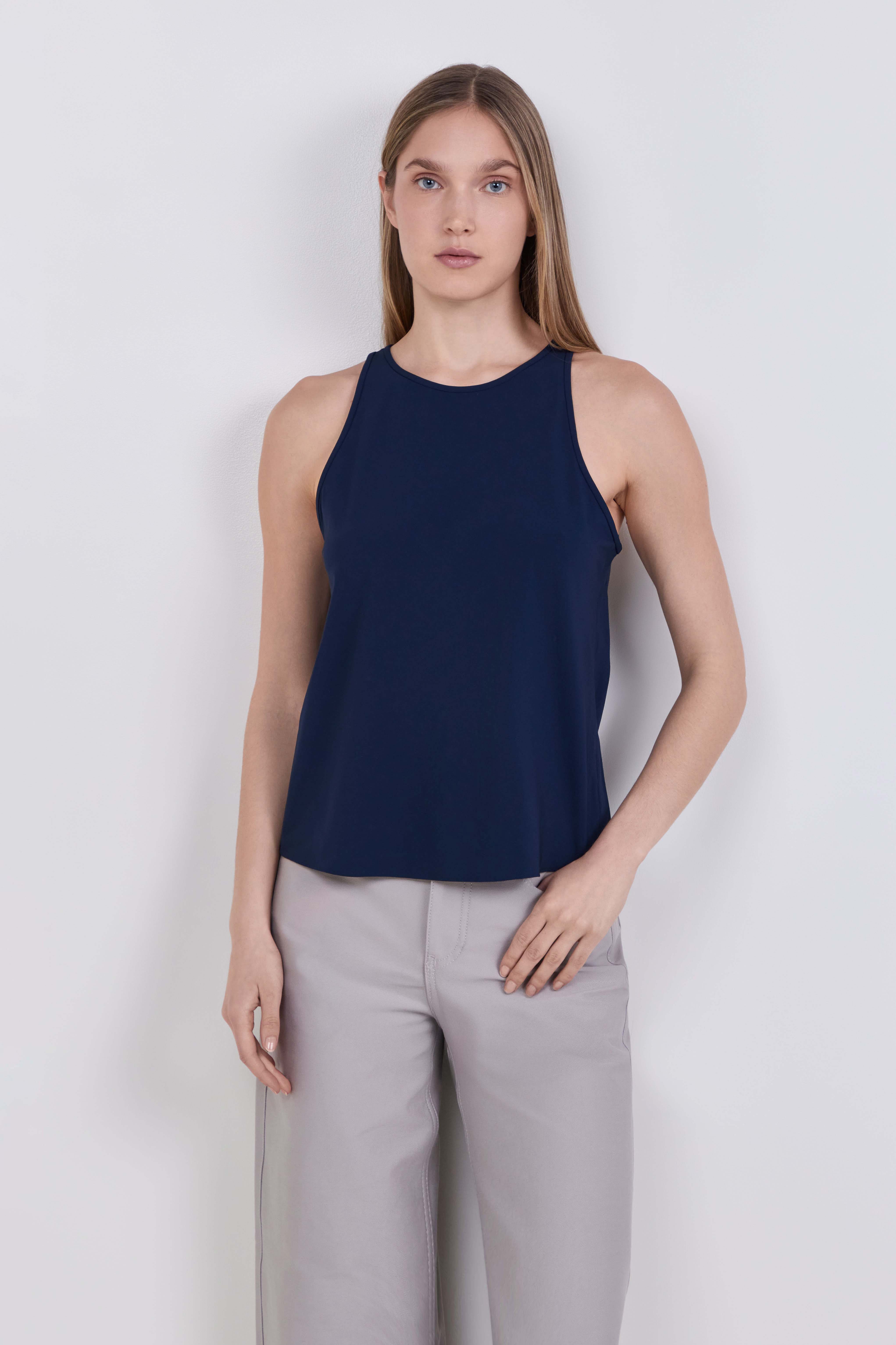 תמונת דוגמן קידמית של Breezily Racerback Tank