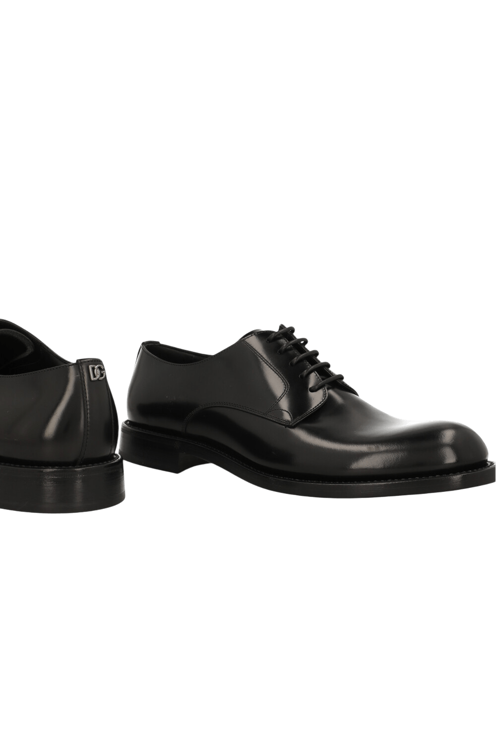 תמונת תקריב של נעלי דרבי עור