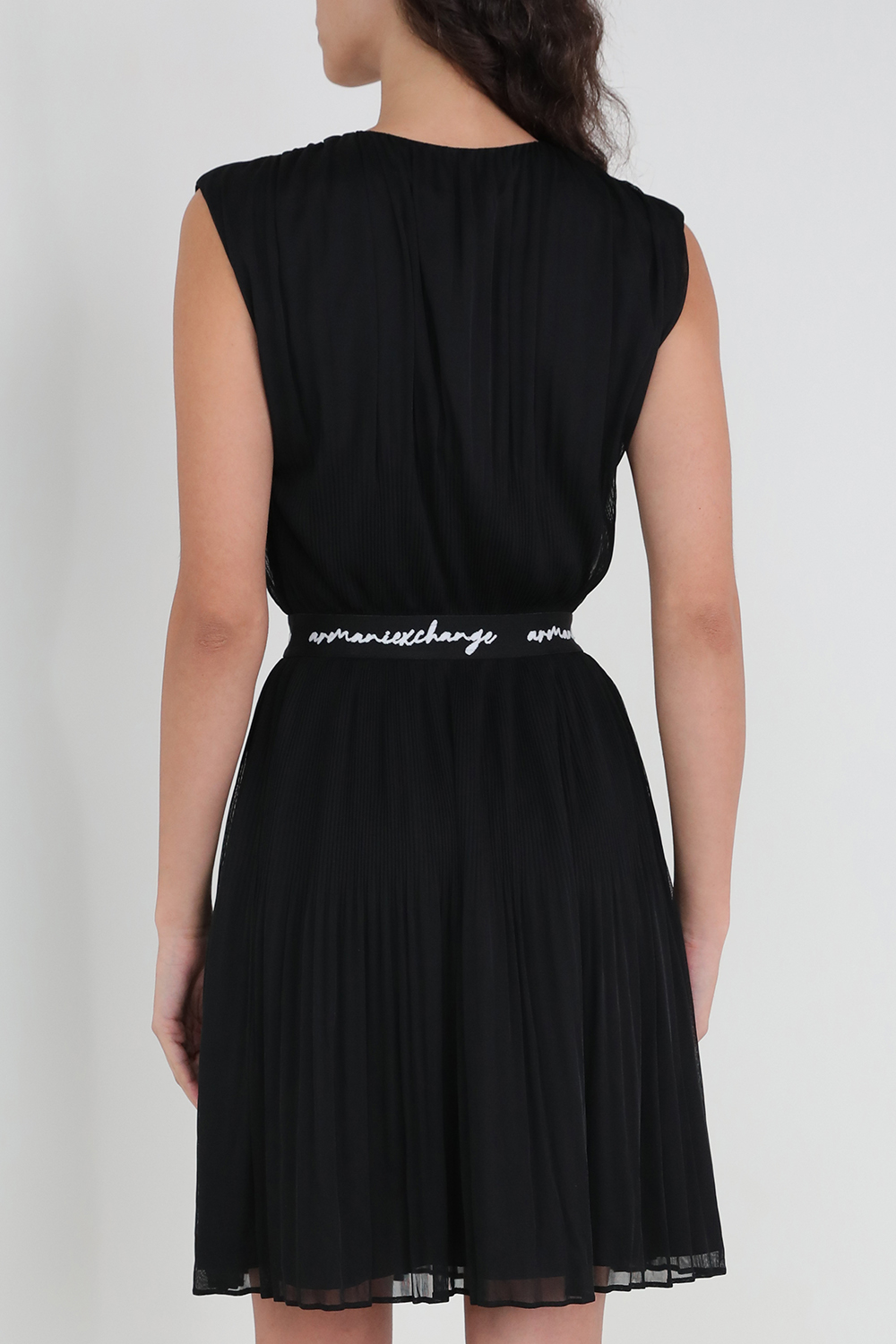 תמונת דוגמן אחורית של שמלת שיפון