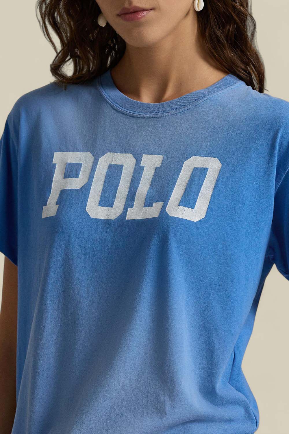 תמונת תקריב דוגמן של חולצת טי