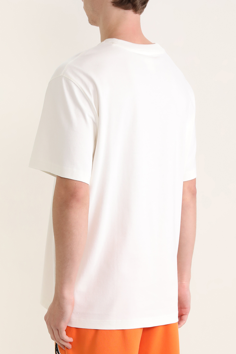 תמונת דוגמן אחורית של פומה X אמי חולצת טי מכותנה אורגנית