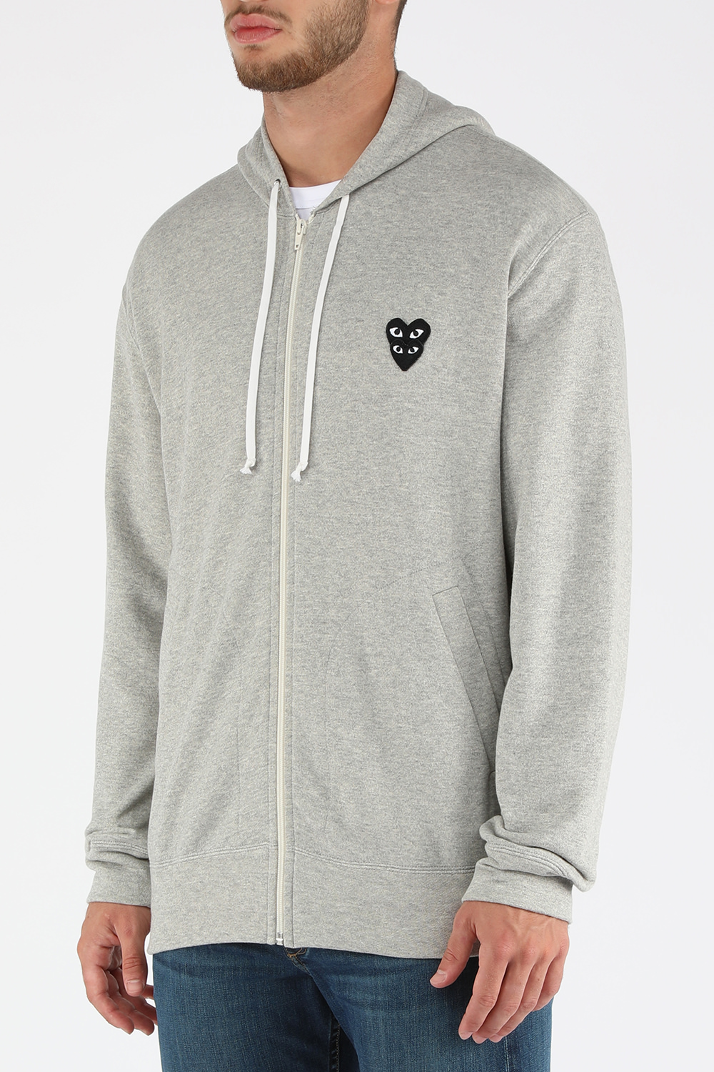 תמונת דוגמן קידמית של סווטשירט קפוצ'ון עם לוגו לבבות