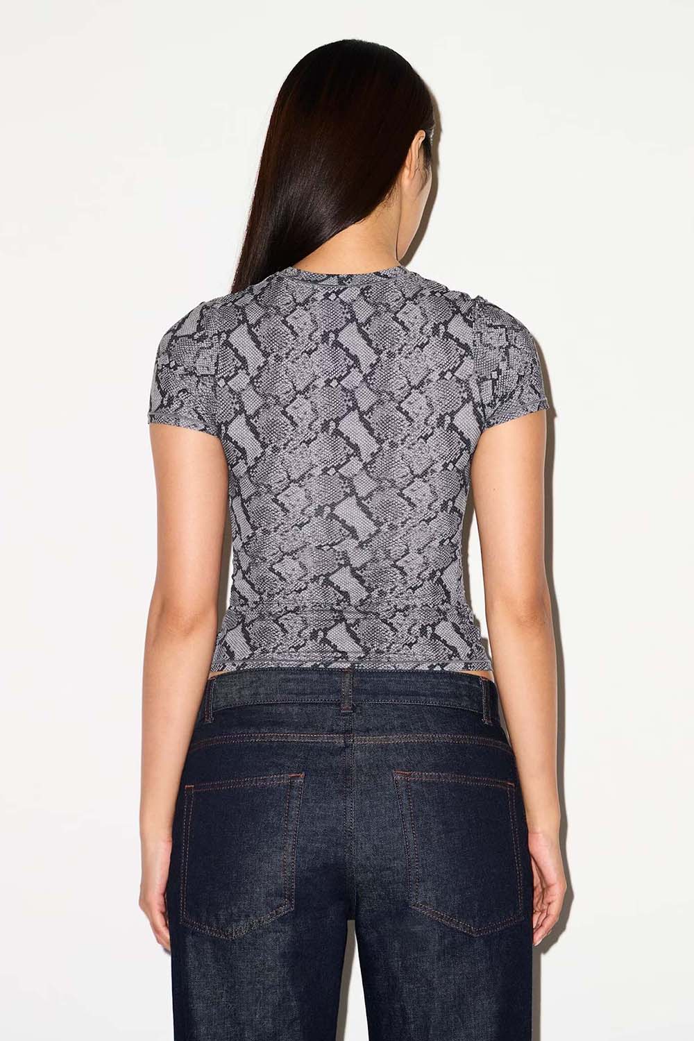 תמונת דוגמן אחורית של SHORT SLEEVE T-SHIRT