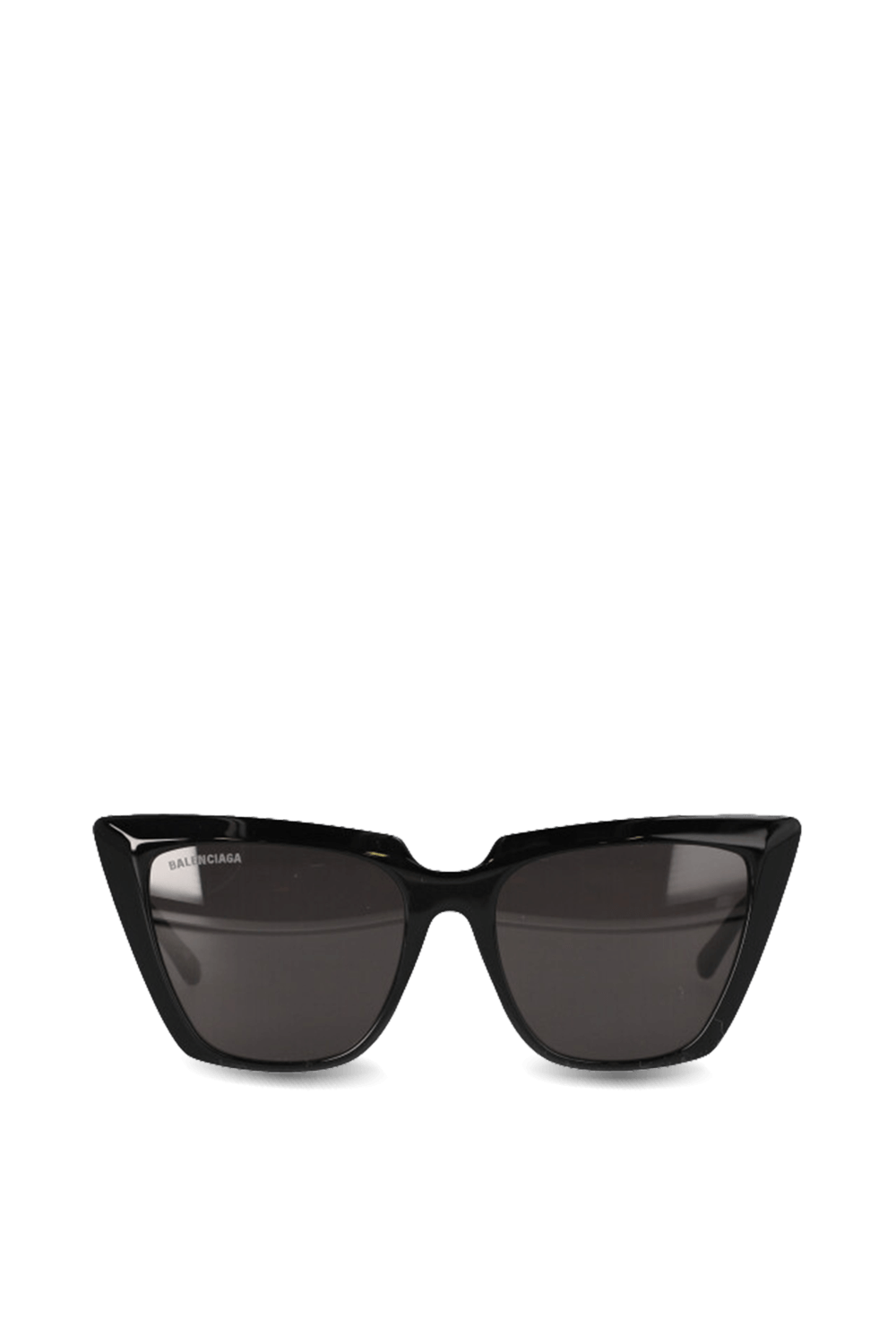 תמונה קידמית של משקפי שמש שחורים בצללית טרפז