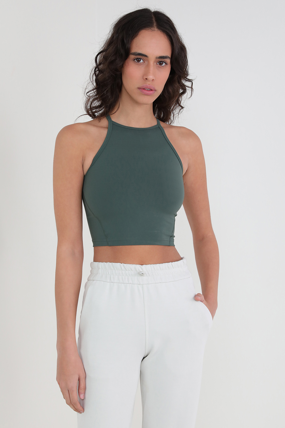 תמונת דוגמן קידמית של Wunder Train High-Neck Cross-Back Tank Top