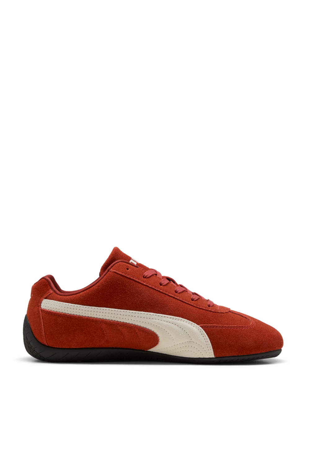 תמונה קידמית של נעלי סניקרס