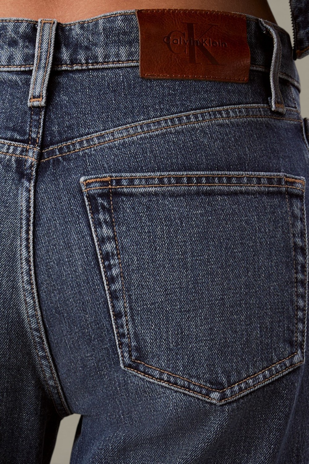 מכנסי ג'ינס בגזרה ישרה