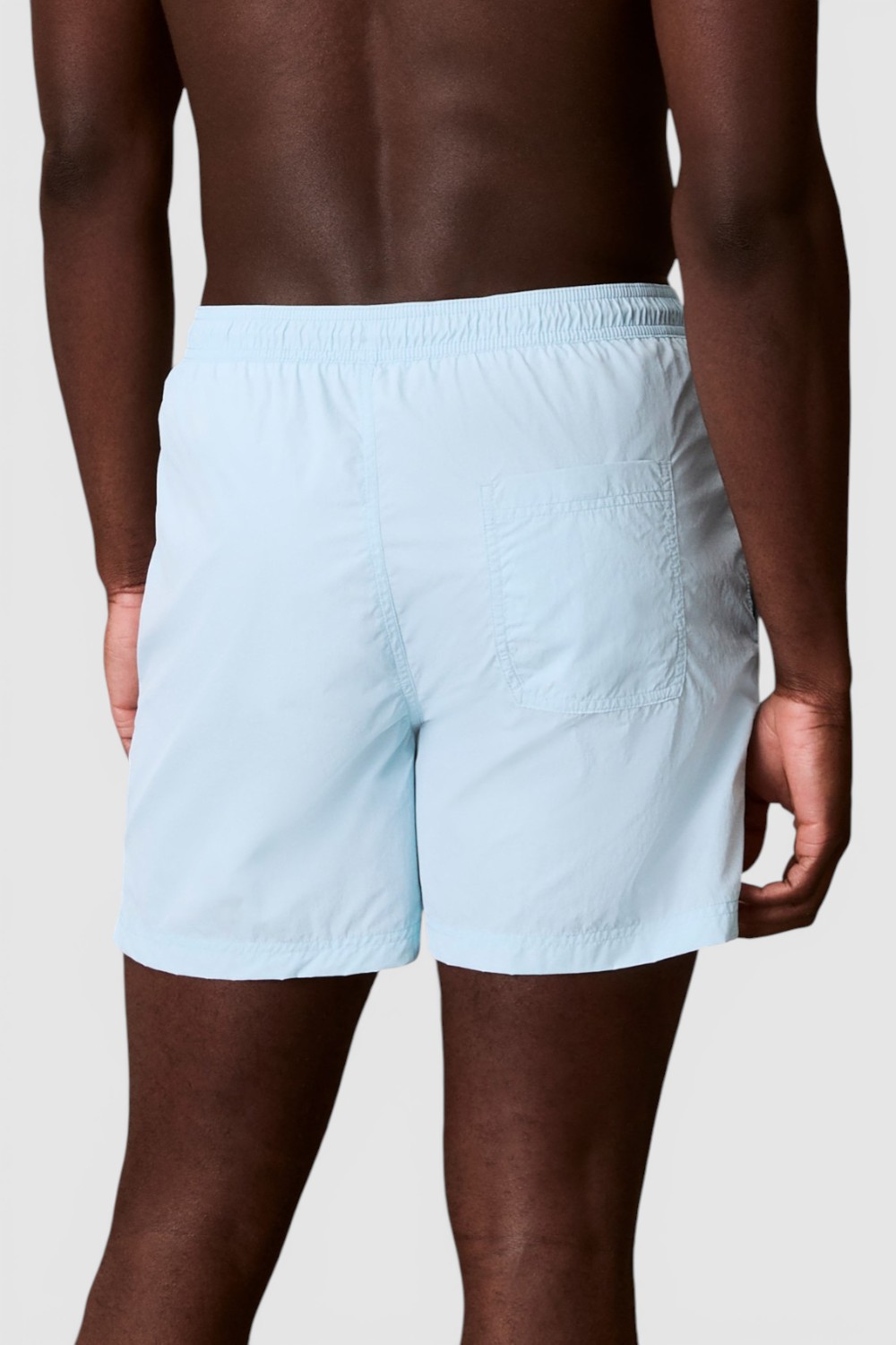 תמונת דוגמן אחורית של מכנסי בגד ים