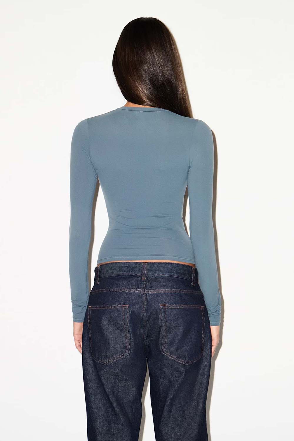 תמונת דוגמן אחורית של LONG SLEEVE T-SHIRT