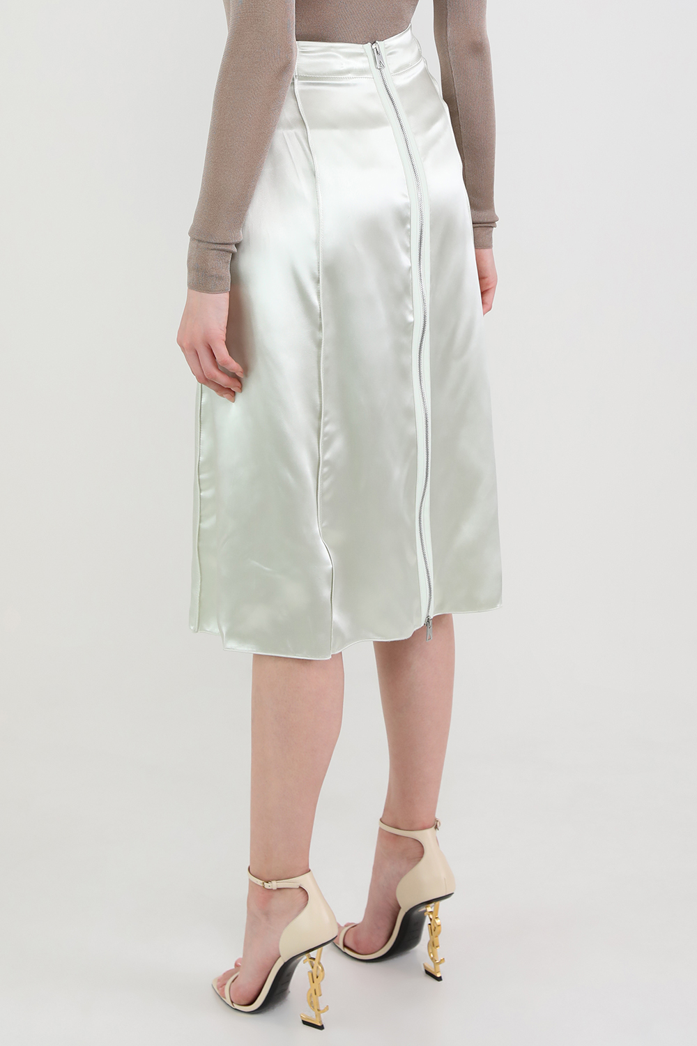 תמונת דוגמן אחורית של חצאית סאטן עם קשירה