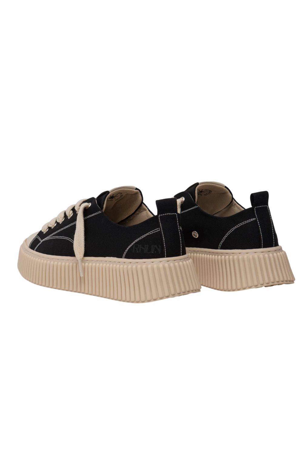 תמונה אחורית של נעלי סניקרס 2020