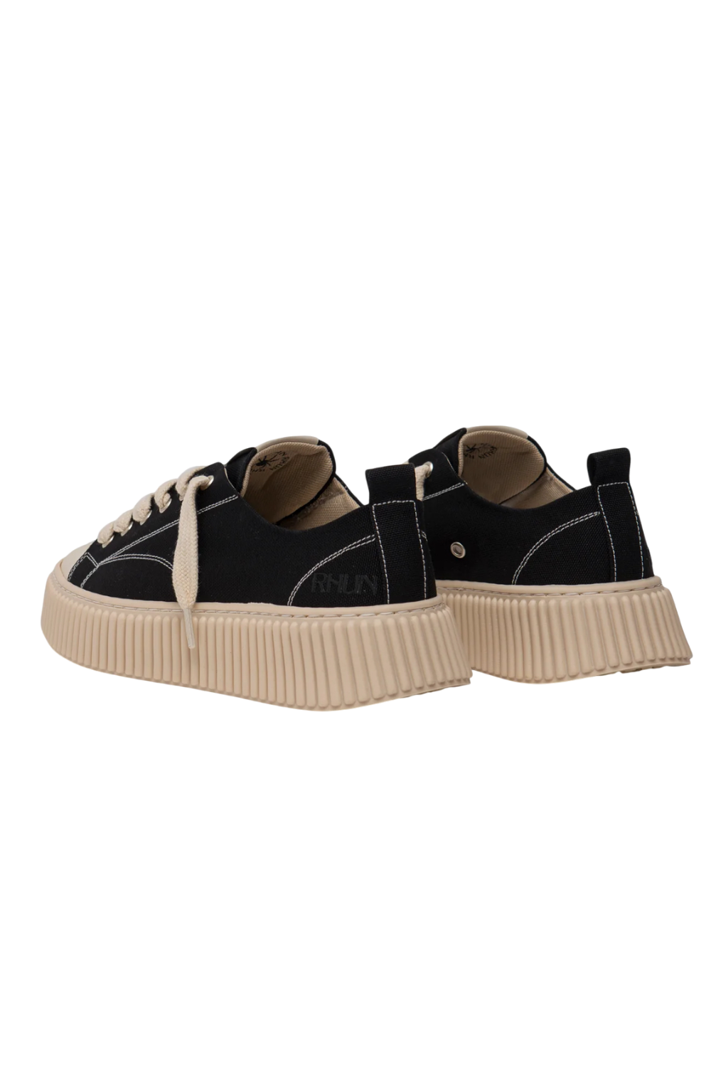 תמונה אחורית של נעלי סניקרס 2020