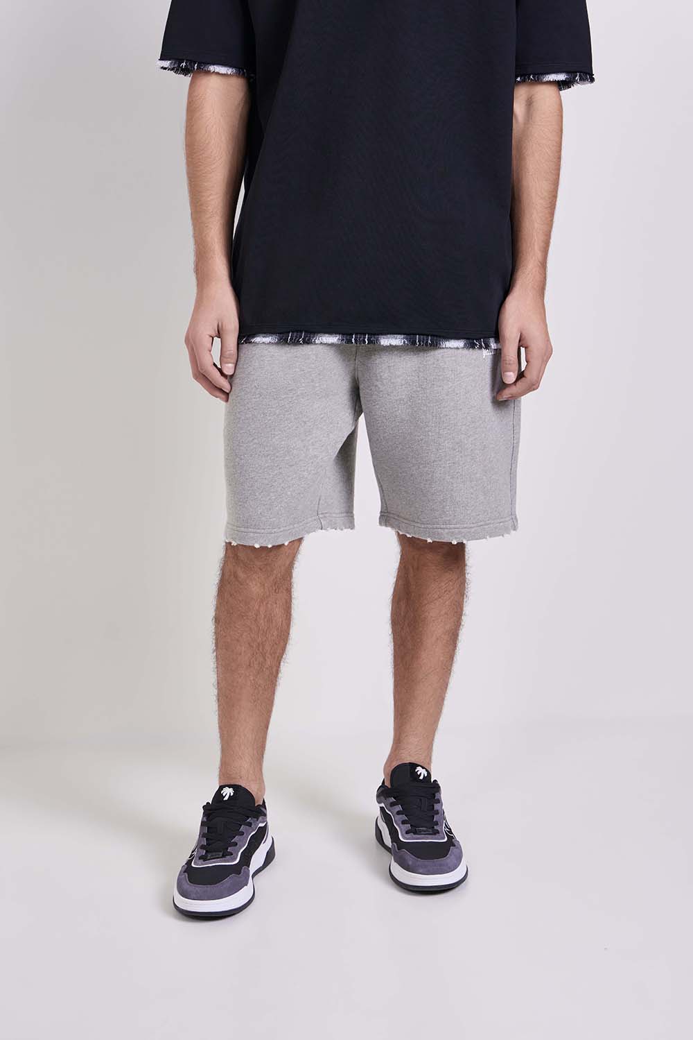 תמונת דוגמן קידמית של מכנסי ג'וגר קצרים