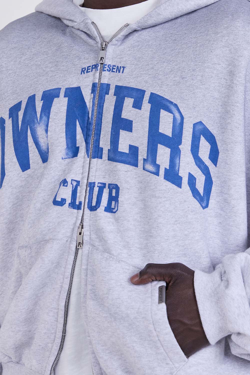 תמונת תקריב דוגמן של קפוצ'ון אוברסייז