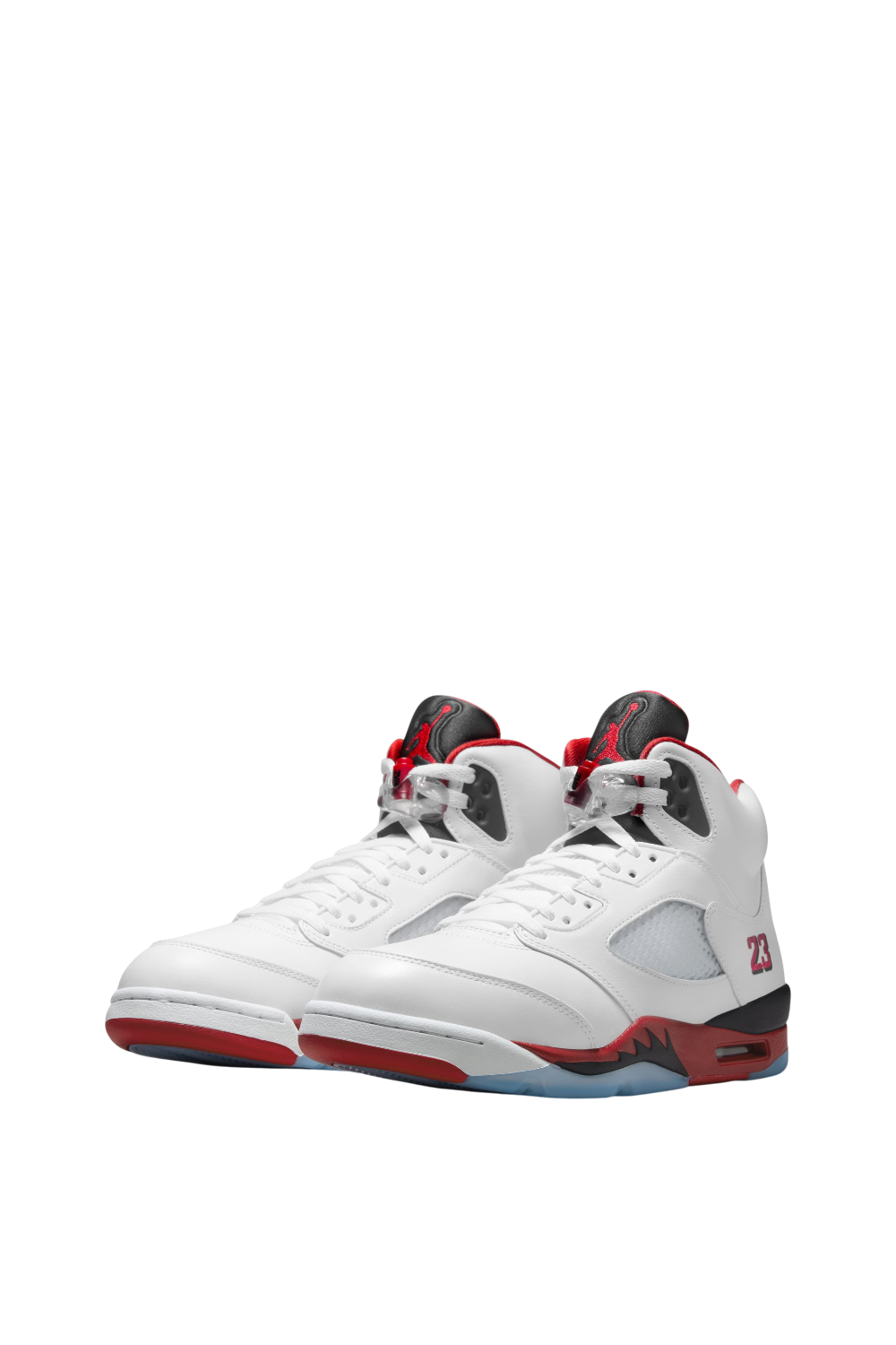 תמונת תקריב של נעלי סניקרס אייר ג'ורדן 5 רטרו