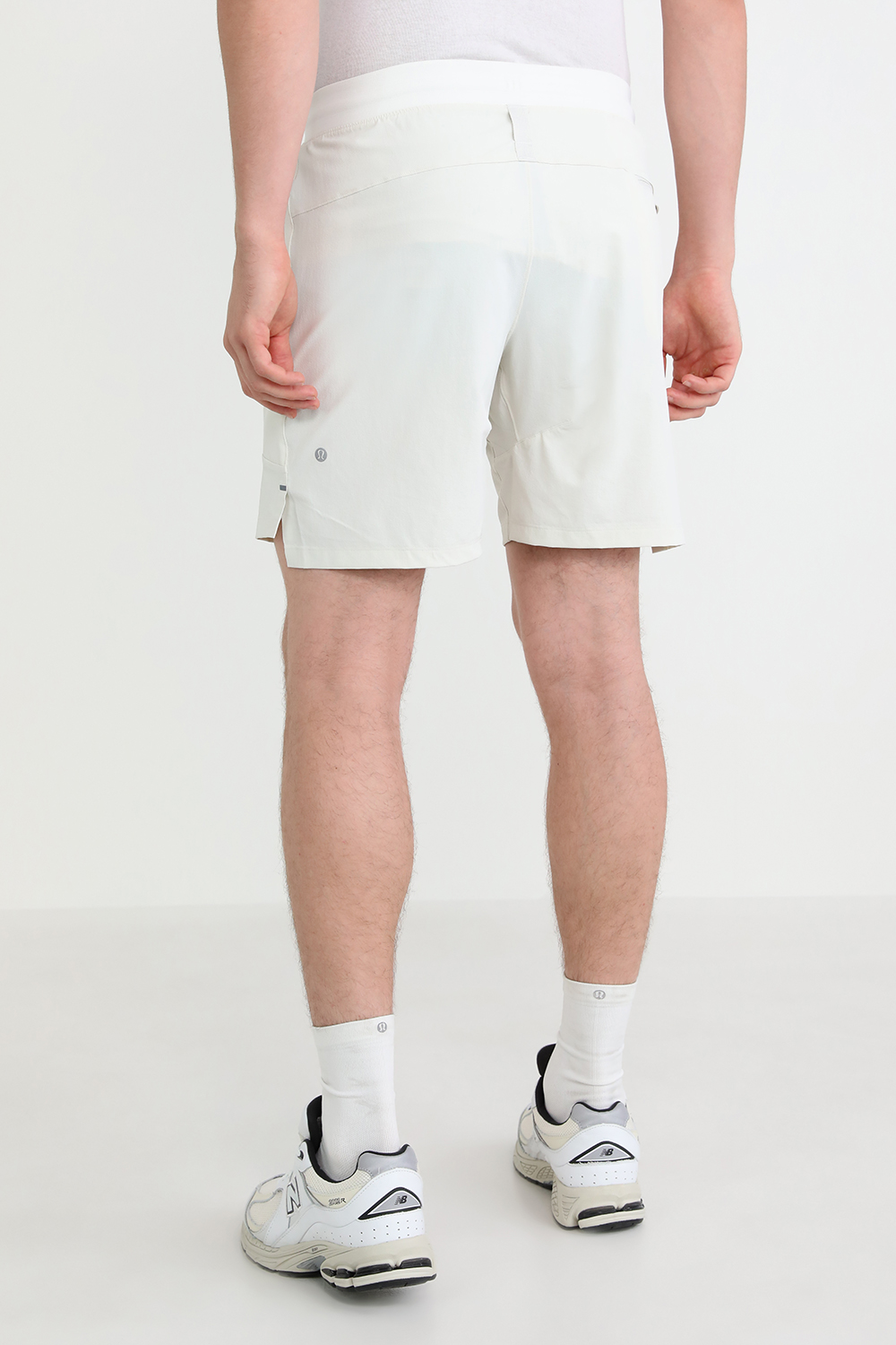 תמונת דוגמן אחורית של License To Train Short 7