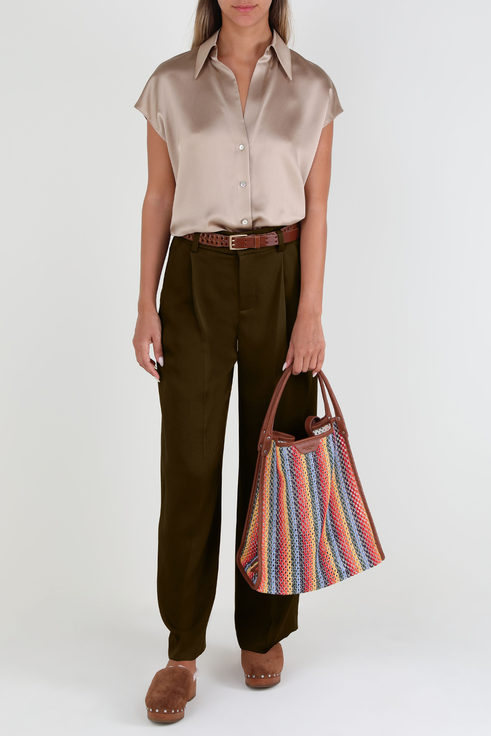 תמונת דוגמן קידמית של נעלי קלוג עקב מעור וצמר