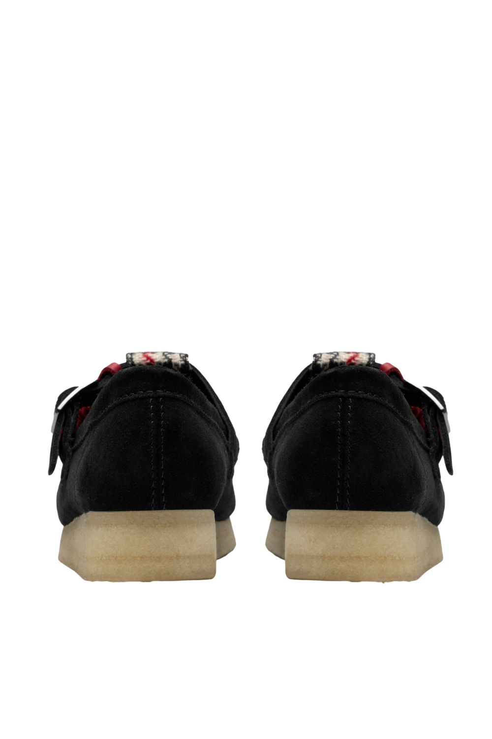 תמונת תקריב של נעלי מוקסינים וולבי